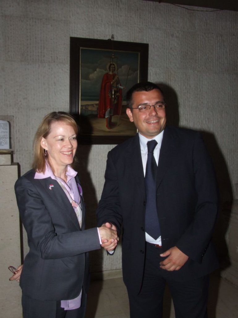 Ambasadorka SAD posetila Mitrovicu