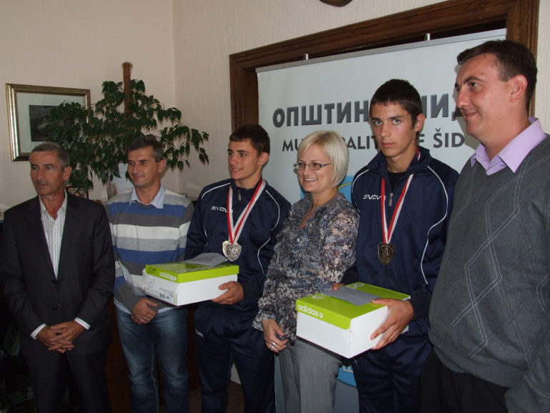 Po­klo­ni za ka­ja­ka­še