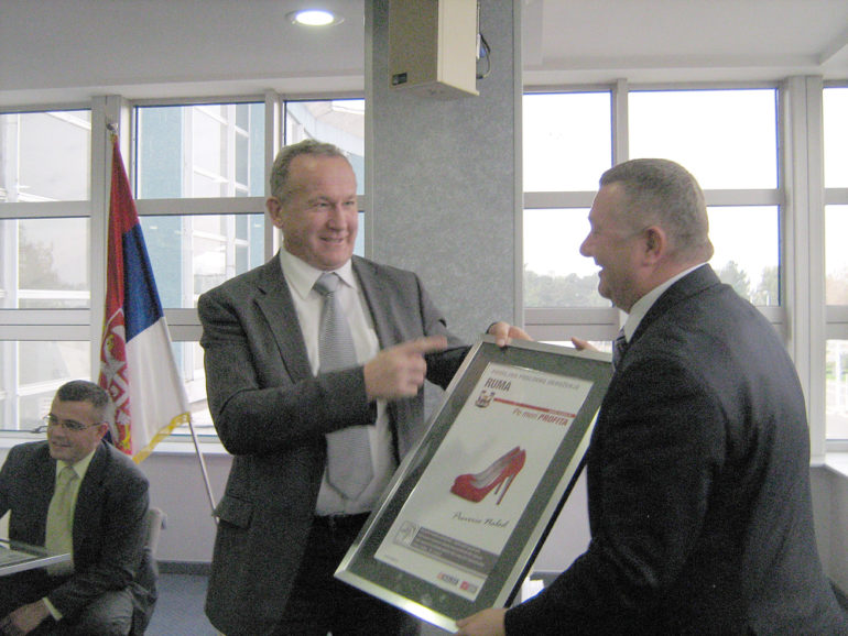 Me­đu na­gra­đe­ni­ma  i rum­ska op­šti­na