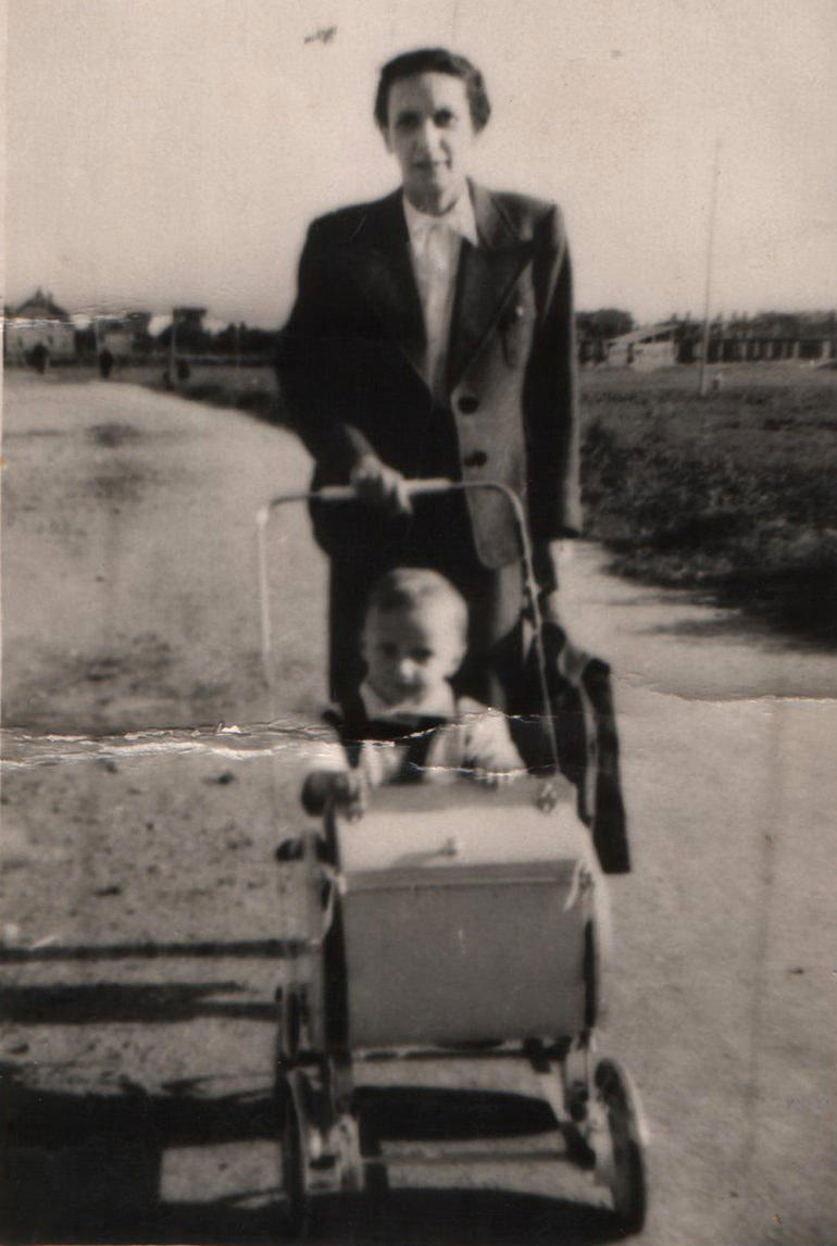 Bez­bri­žno de­tinj­stvo kod uja­ka