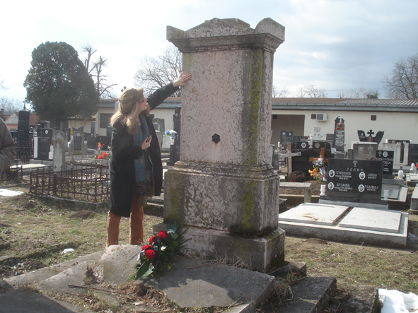 Ana Bog­da­no­vić na gro­bo­vi­ma pre­da­ka