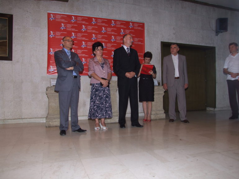 Dve decenije uz svoj narod