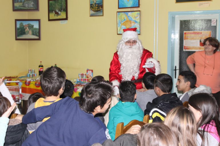 Paketići za decu iz hraniteljskih porodica