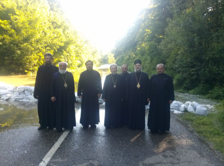Sveštenstvo obišlo poplavljena sela