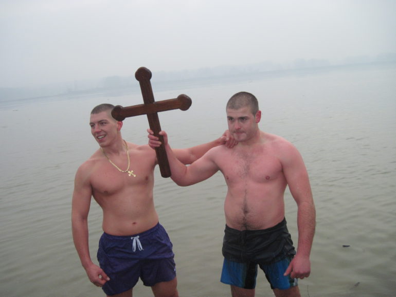 Plivanje za Časni krst na Dunavu