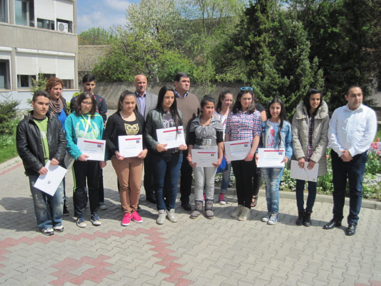 Nagrađeni najbolji romski đaci i studenti