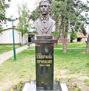 Spomenik Gavrilu Principu u Tovariševu, prvi u Srbiji