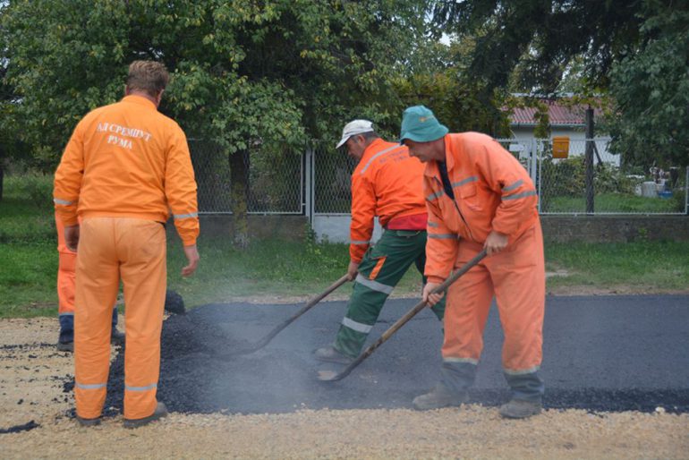 Asfaltirana ulica u Čortanovcima