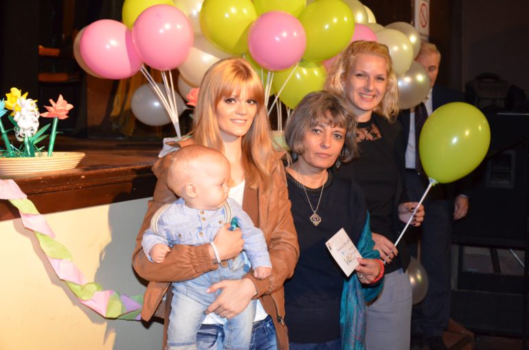 Uručena jednokratna novčana pomoć za bebe pećinačke opštine