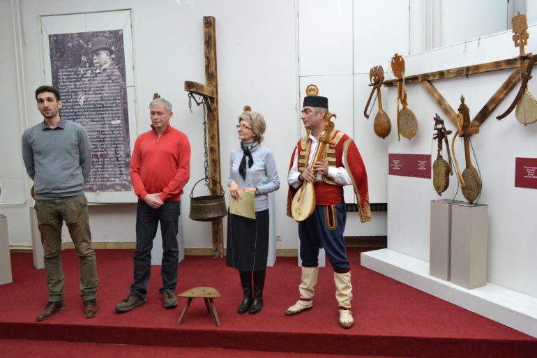 Gde svi ćute, gusle govore