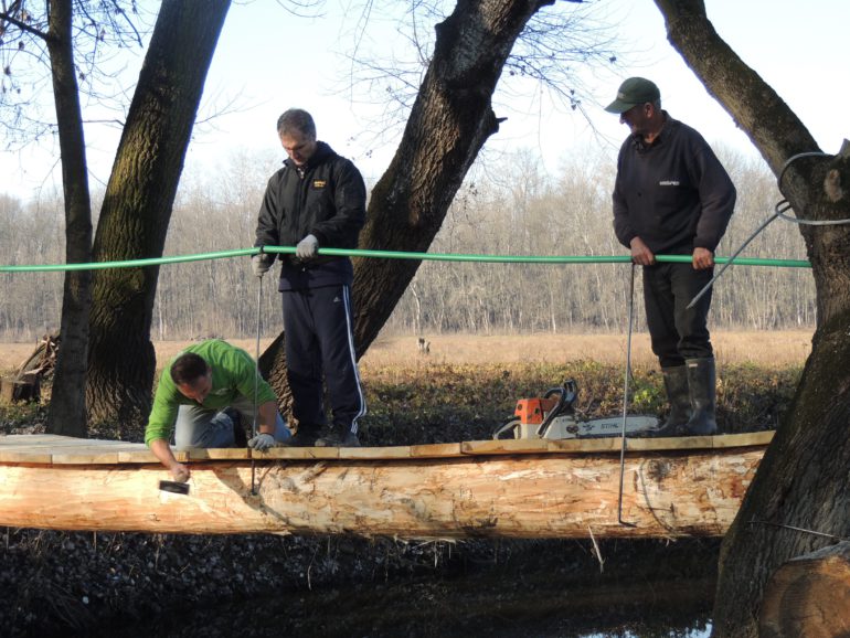 Gradi se most na kanalu Vok