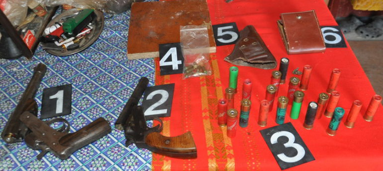 ZAPLENjENA MARIHUANA, PIŠTOLjI I MUNICIJA