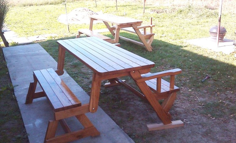 Spasojevići prave magične drvene klupe