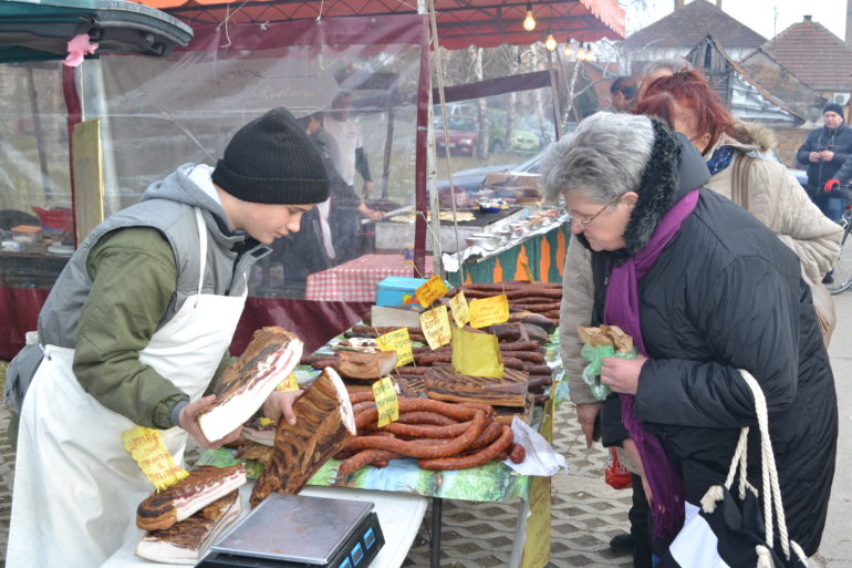 Održana “Sremska svinjokolja i kobasicijada”