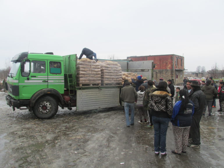 ISPORUKA OGREVA U ROMSKOM NASELJU