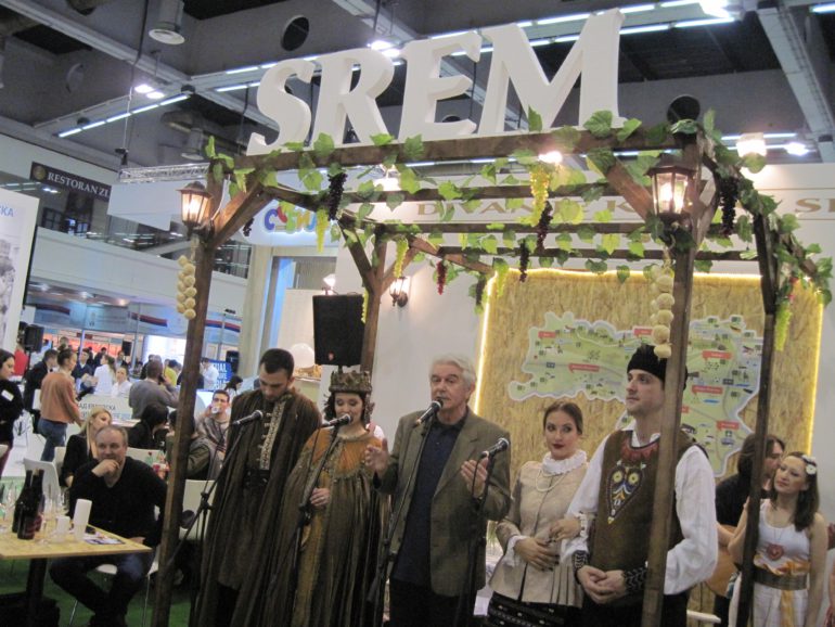 Sremci na Sajmu turizma na štandu „Divan je kićeni Srem“