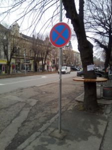 Vozaci tvrde da znak nije dobro potavljen