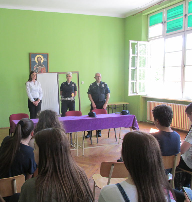 UČENICIMA PREDSTAVLJENA POLICIJSKA PROFESIJA