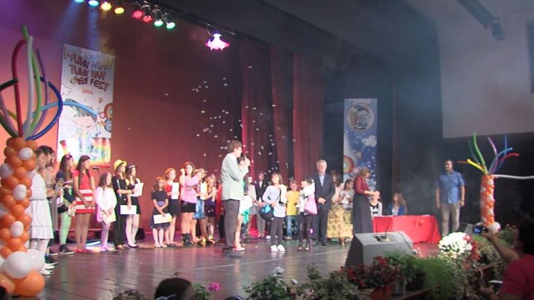 Dečiji spektakl u Pazovi..