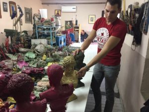 i opet on i opet u radionici