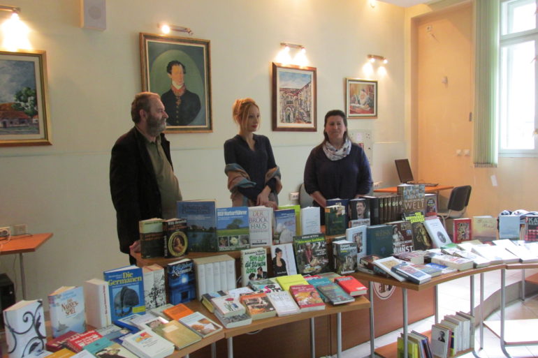 NEMAČKI GRAD BERZENBRIK POKLONIO BIBLIOTECI KNJIGE