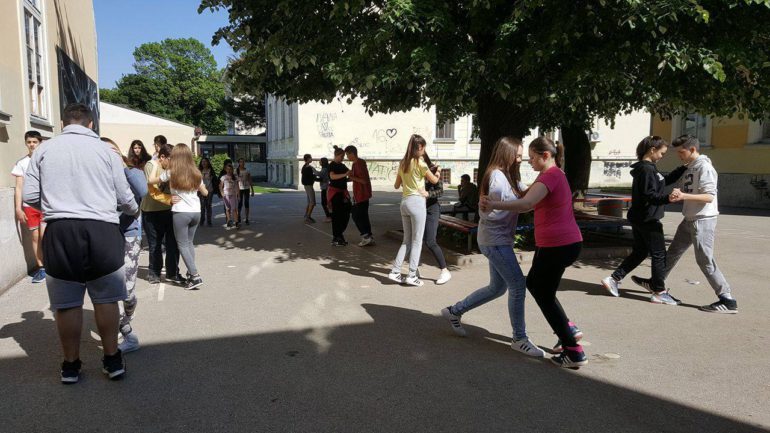 Vratiti igru u školsko dvorište