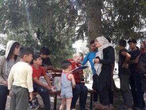 Подела СИМ картица (фото Црвени крст Шид)