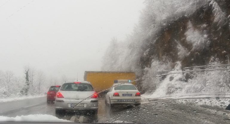 Oprezno na putevima!