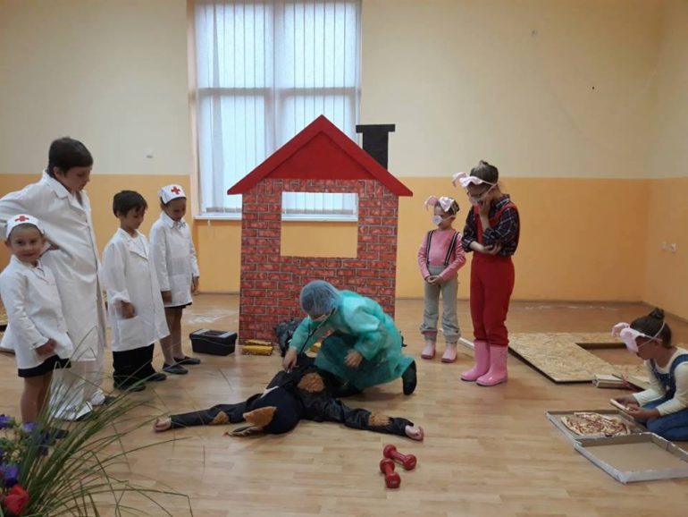 Predstavili se glumci, folkloraši i pevači