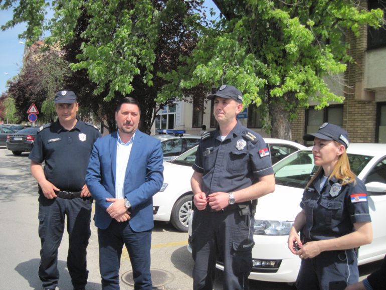 Automobili za Policijsku stanicu u Inđiji