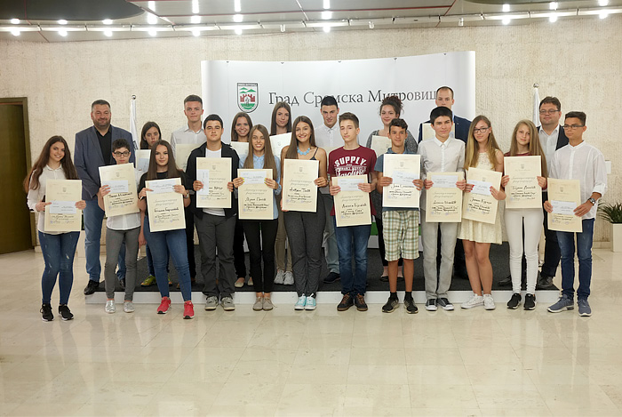 Đaci generacije u Sremskoj Mitrovici