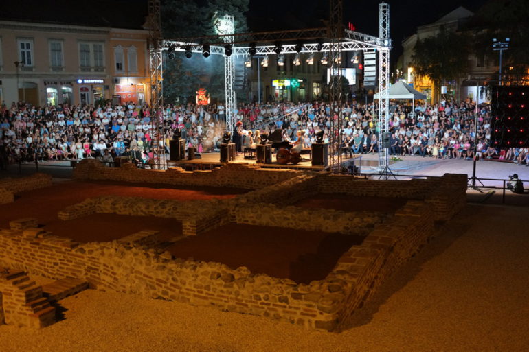 Žitni trg i zvanično postao letnja pozornica