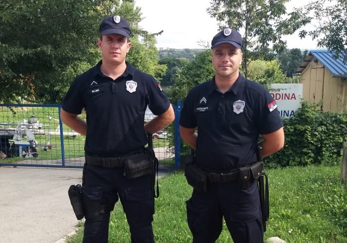 Sremski policajci u Novom Sadu pronašli novčanik i vratili ga vlasniku