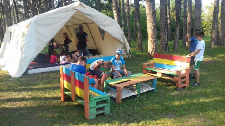  DEČIJI LETNjI KAMP U BORKOVAČKOJ ŠUMI