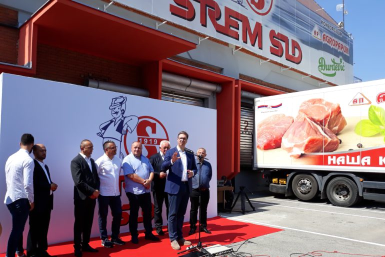 Predsednik Vučić posetio Fabriku za preradu mesa „Srem“ Šid
