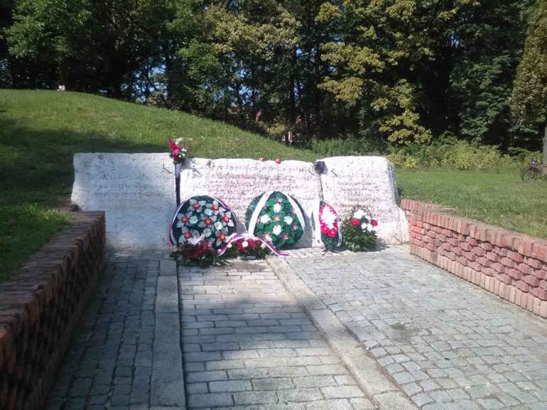 Memorijal na Spomen groblju