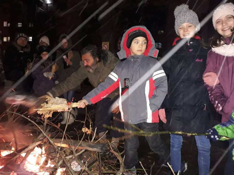 Paljenje badnjaka u Rumi