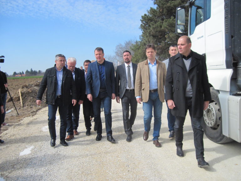 Predsednik Mirović obišao radove na deonici puta Banstol – „Norcev“