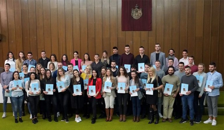 Mitrovica stipendira 66 studenata