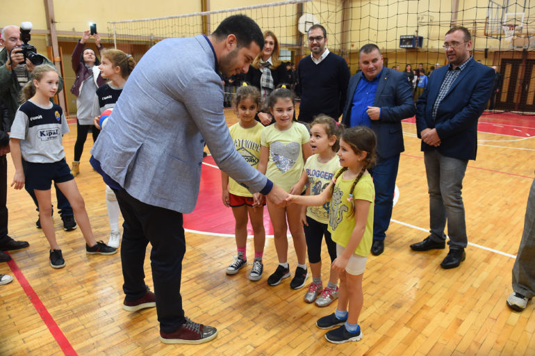 Školi i klubovima na poklon sportska oprema