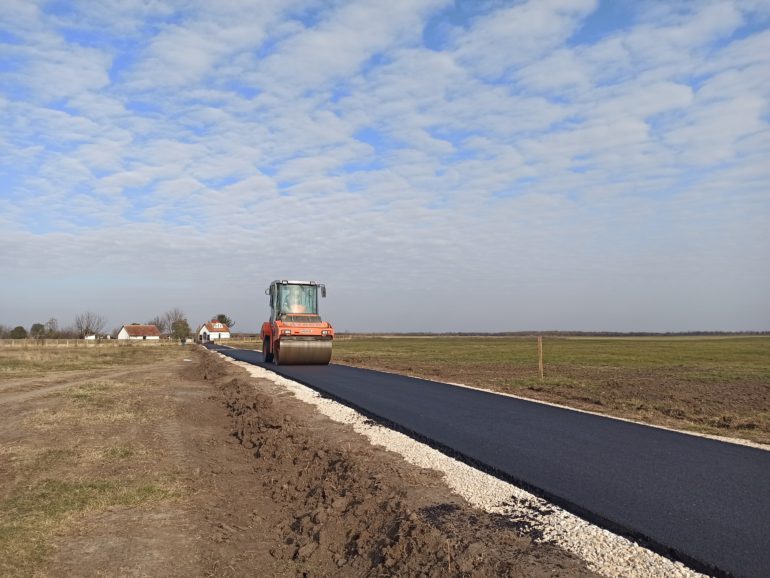 Prvi put asfalt do seoskog groblja