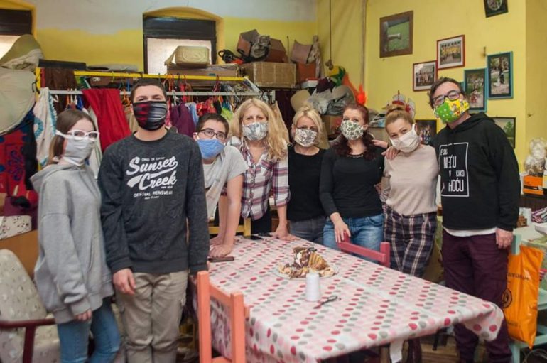 Šiđanima maske na poklon