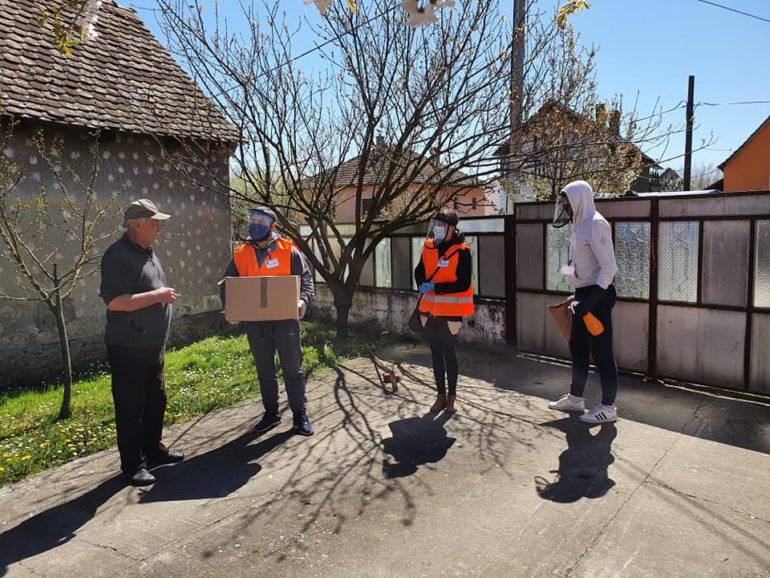 Počela podela paketa penzionerima u šidskoj opštini