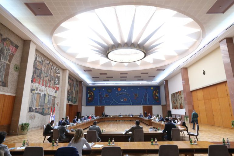 Penzioneri od sutra svaki dan u šetnju, policijski čas od četvrtka do ponedeljka