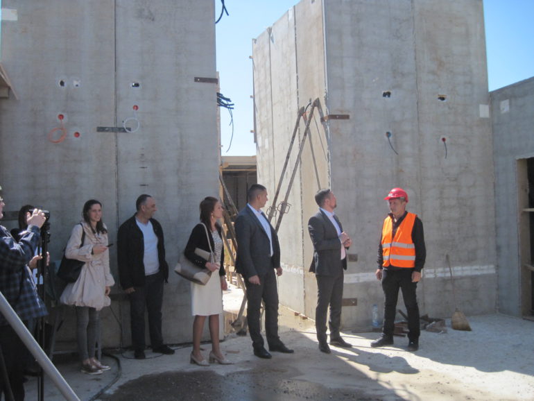 Predsednik opštine Inđija obišao radove na izgradnji vrtića