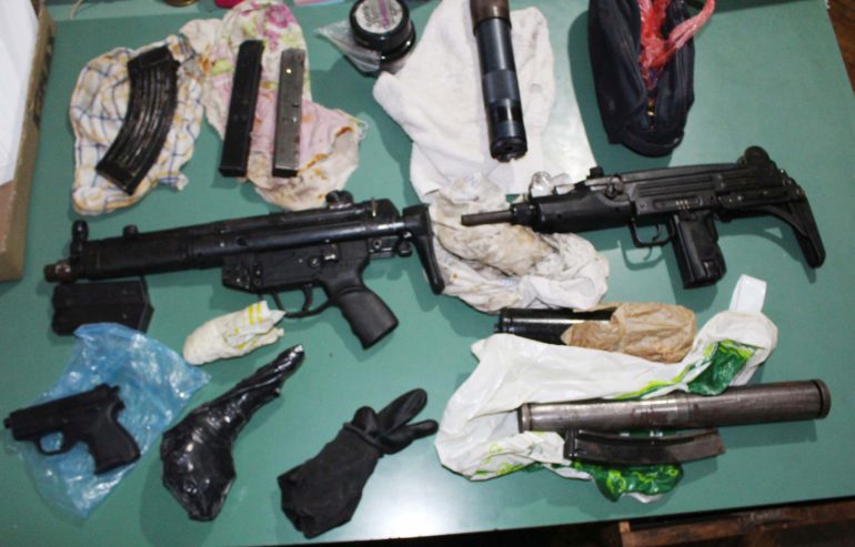 Zaplenjeno oružje, uhapšeni osumnjičeni