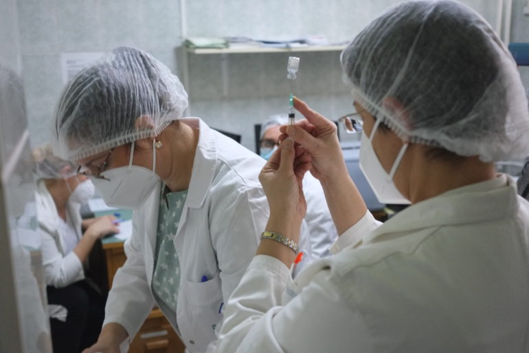Revakcinisano preko 4,5 hiljada Mitrovčana, sutra vakcinacija zdravstvenih radnika Republike Srpske