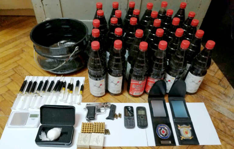 Uhapšeni zbog kokaina, tokom pretresa pronađeno i oružje