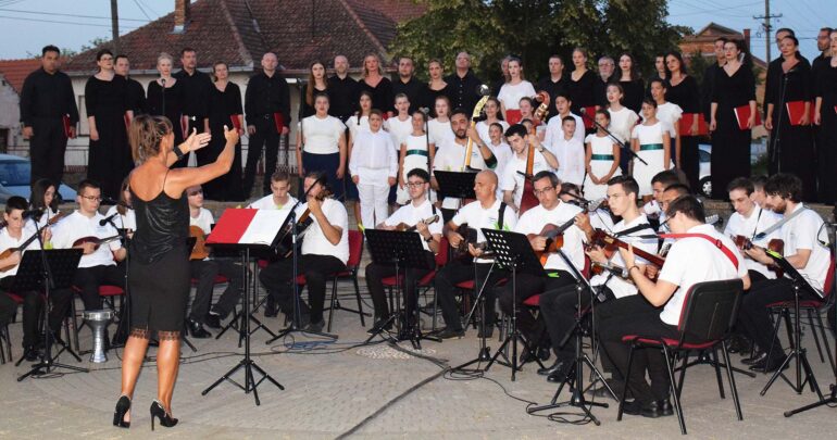 „Pesmom u slavu Kupinika“ svečano zatvoreno sedmo „Pećinačko kulturno leto“