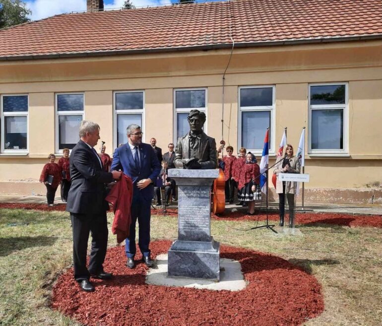 Spomenik Slovaku koji je poginuo za Srbiju